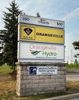 390 ORANGEVILLE 400 OPP POLICE ORANGEVILLE Hydro Energizing Our Community's Future Caledon/Dufferin Victim Services www.cdvs.ca