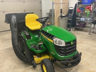 John Deere E160 riding lawnmower